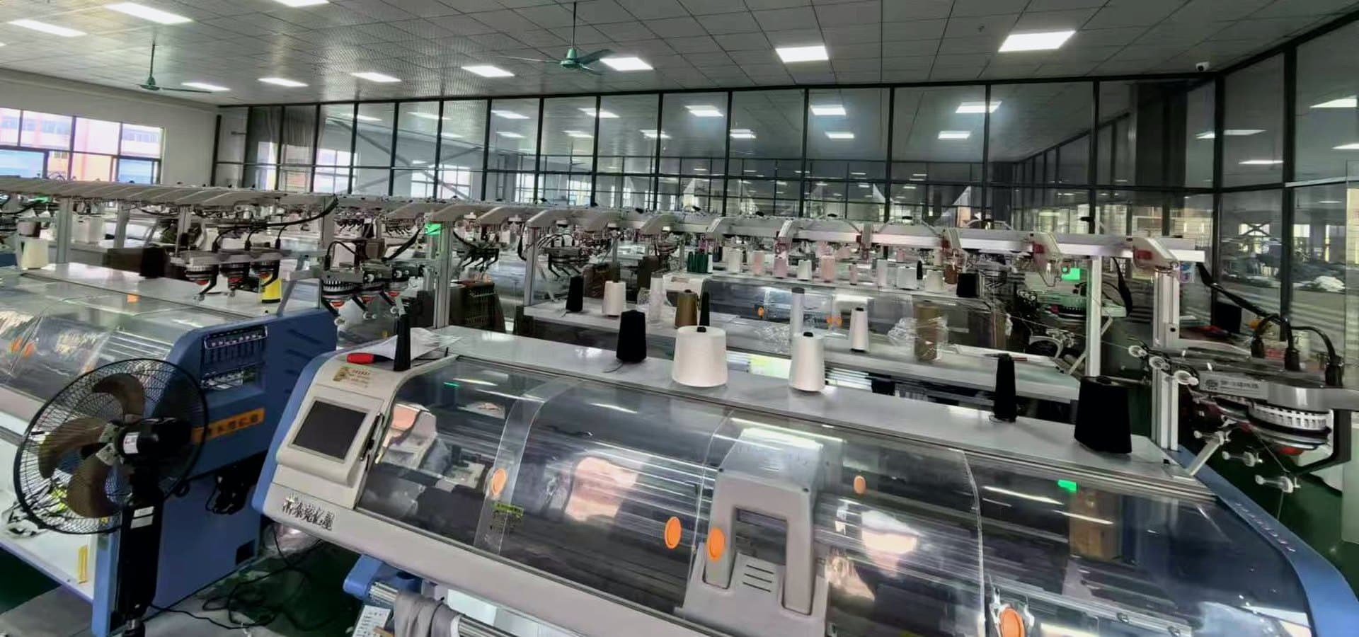 Licheng Knitwear computerized flat-knitting factory floor