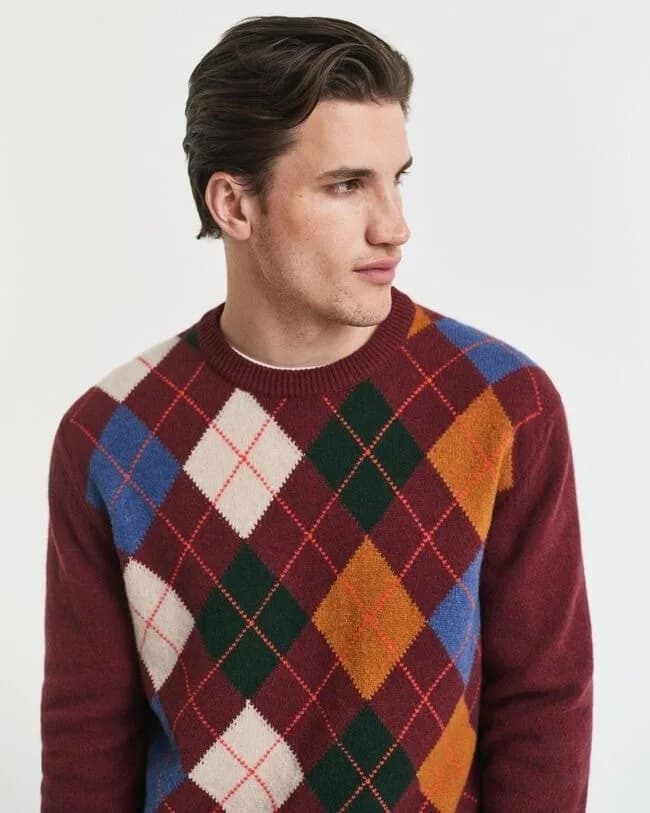 Men's Burgundy Red Argyle Crew Neck Sweater Diamond Pattern