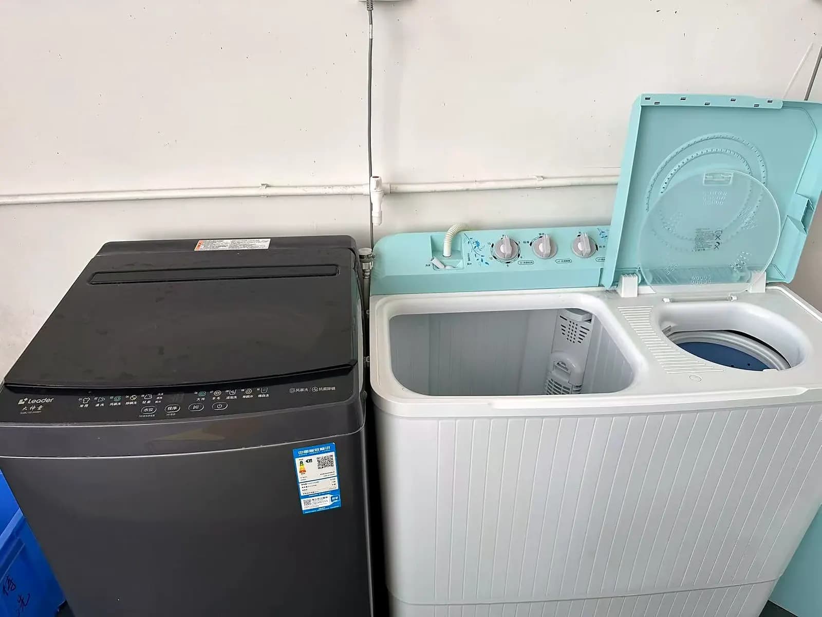 Industrial washing machines in the finishing area