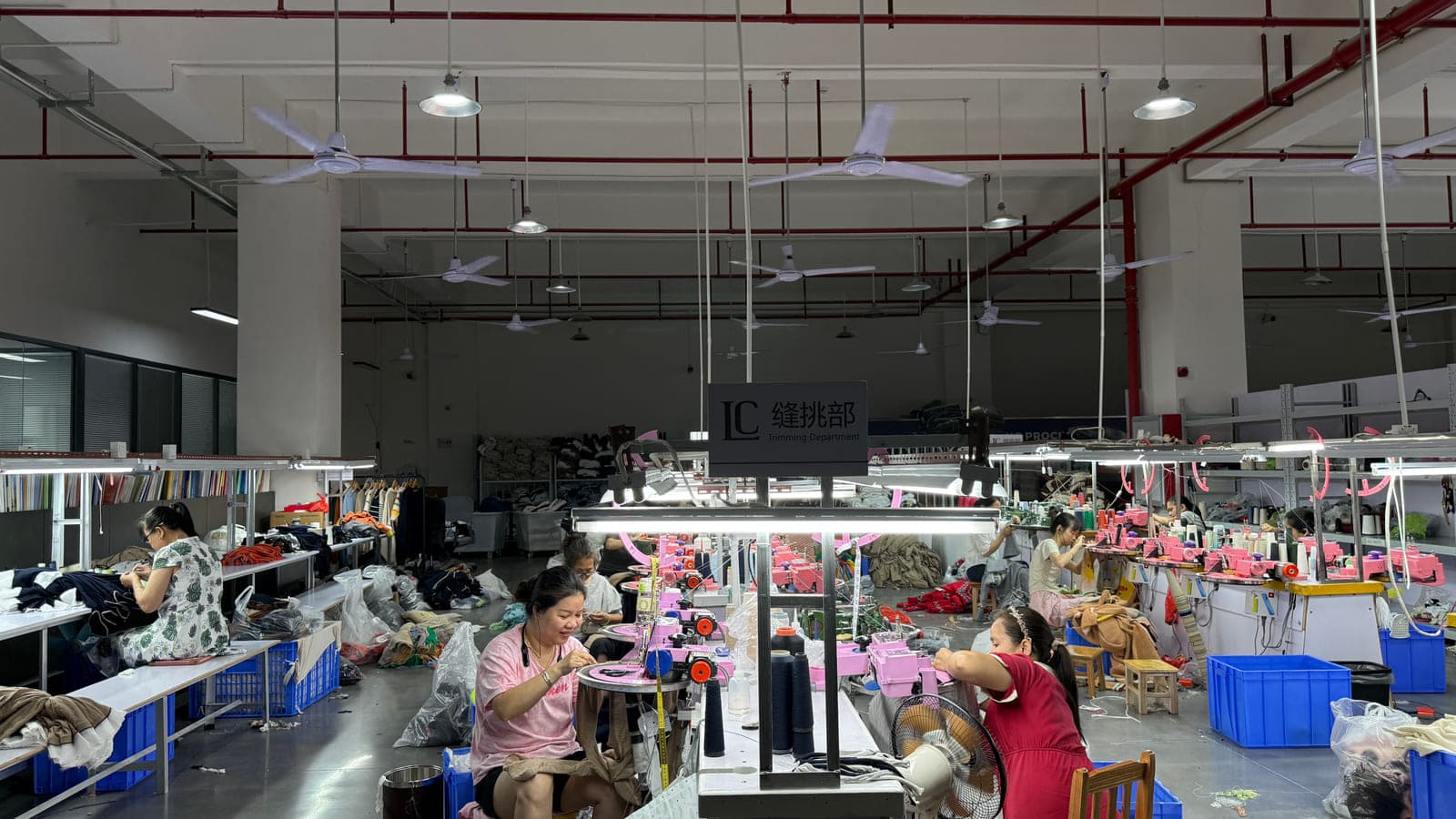 Quality-control workflow at the Licheng Knitwear factory in Dongguan