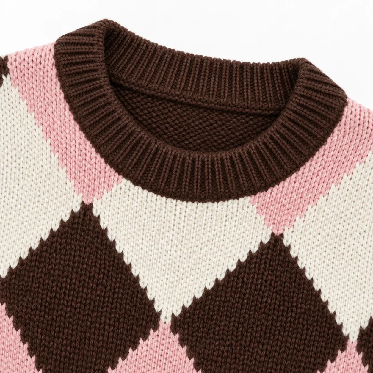 Women's Chunky Argyle Intarsia Crew-Neck Sweater - trim reference (AI development concept)