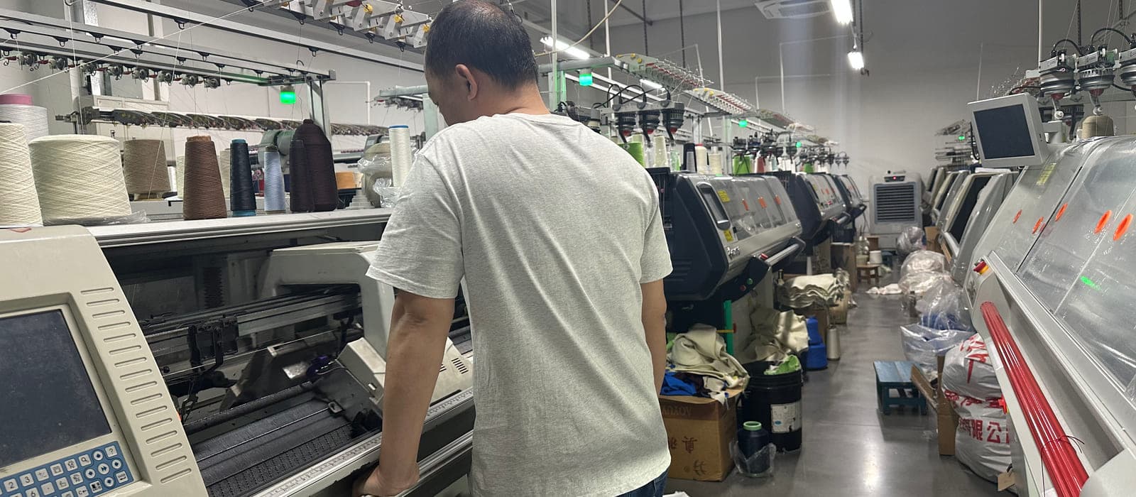 OEM/ODM knitwear production — operator at the knitting machine