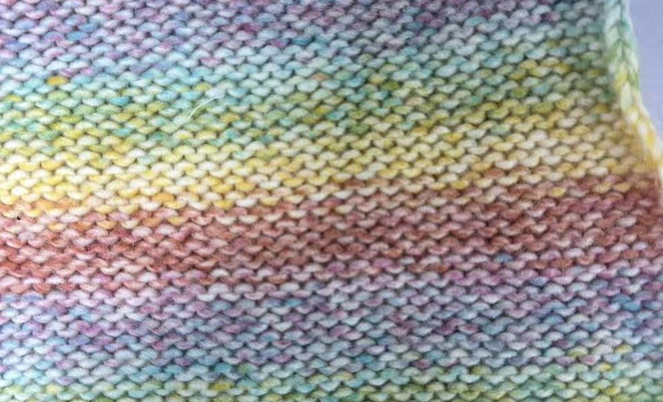 Bulky 5GG garter-stitch knit in a space-dyed yarn, each loop clearly visible